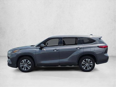 Used 2022 Toyota Highlander XLE FWD image 8