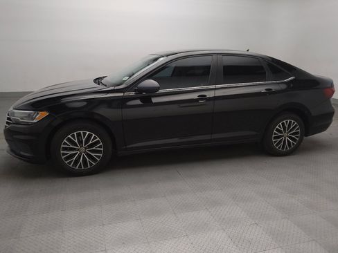 Used 2021 Volkswagen Jetta SE FWD image 2