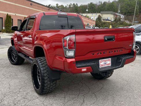 Used 2021 Toyota Tacoma Limited image 26
