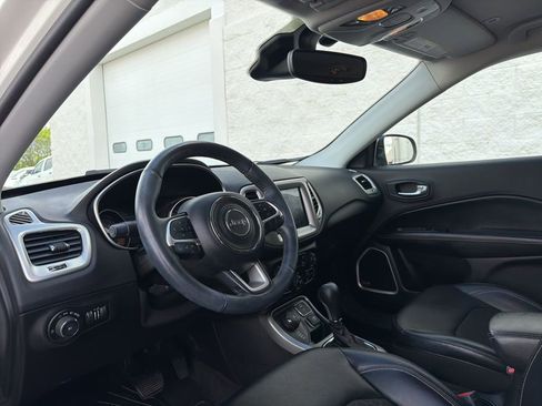 Used 2017 Jeep Compass Latitude w/ Popular Equipment Group AWD/4WD image 9