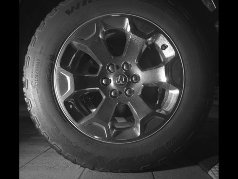 Used 2019 RAM 1500 Big Horn AWD/4WD image 9