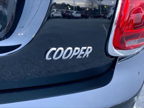 Used 2019 MINI Cooper 4-Door Hardtop w/ Premium Package image 9