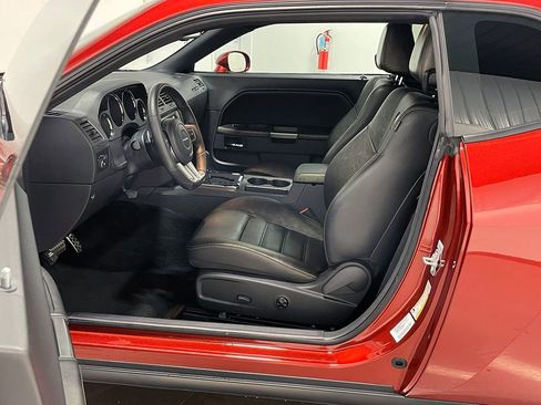 Used 2014 Dodge Challenger SXT image 69
