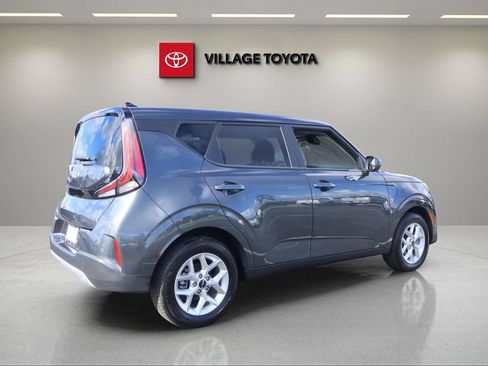 Used 2025 Kia Soul LX w/ LX Technology Package FWD image 5