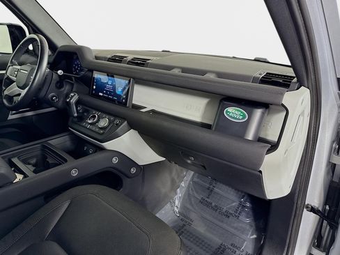 Used 2020 Land Rover Defender 110 First Edition image 32