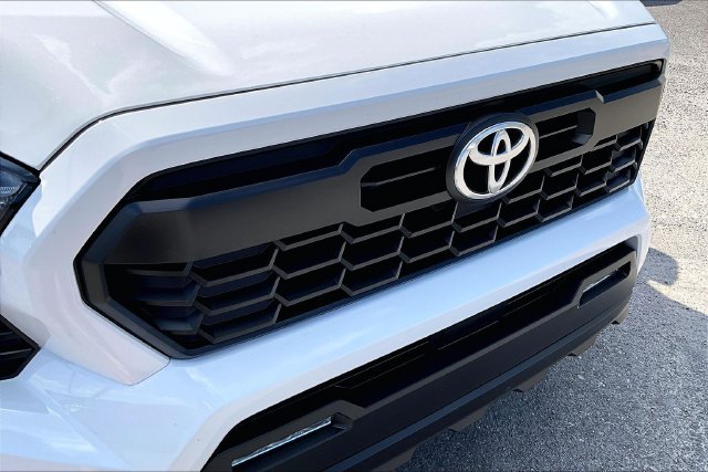 Used 2025 Toyota Tacoma TRD Off-Road AWD/4WD image 30