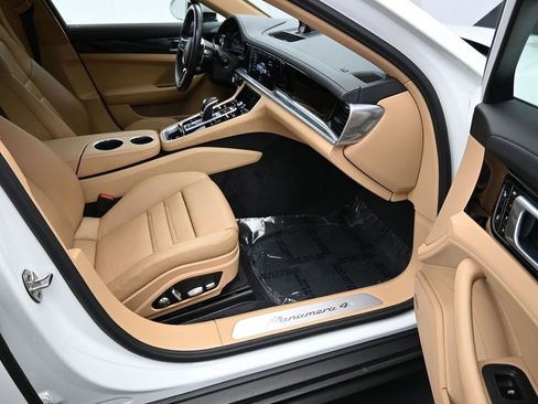 Used 2018 Porsche Panamera 4 image 31