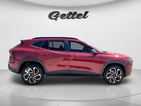 Used 2025 Chevrolet Trax RS w/ Driver Confidence Package FWD image 4