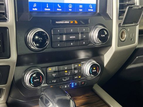 Used 2019 Ford F150 Lariat w/ Equipment Group 502A Luxury AWD/4WD image 27
