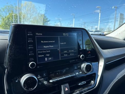 Used 2021 Toyota Highlander XLE AWD/4WD image 17