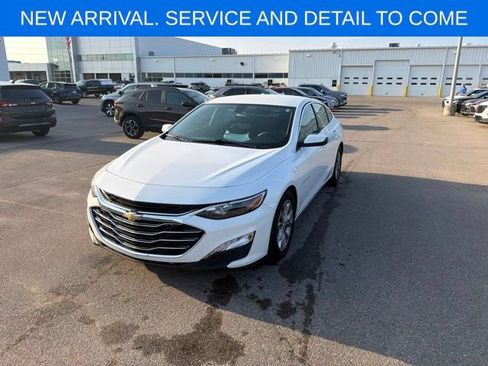 Used 2019 Chevrolet Malibu LT FWD image 2