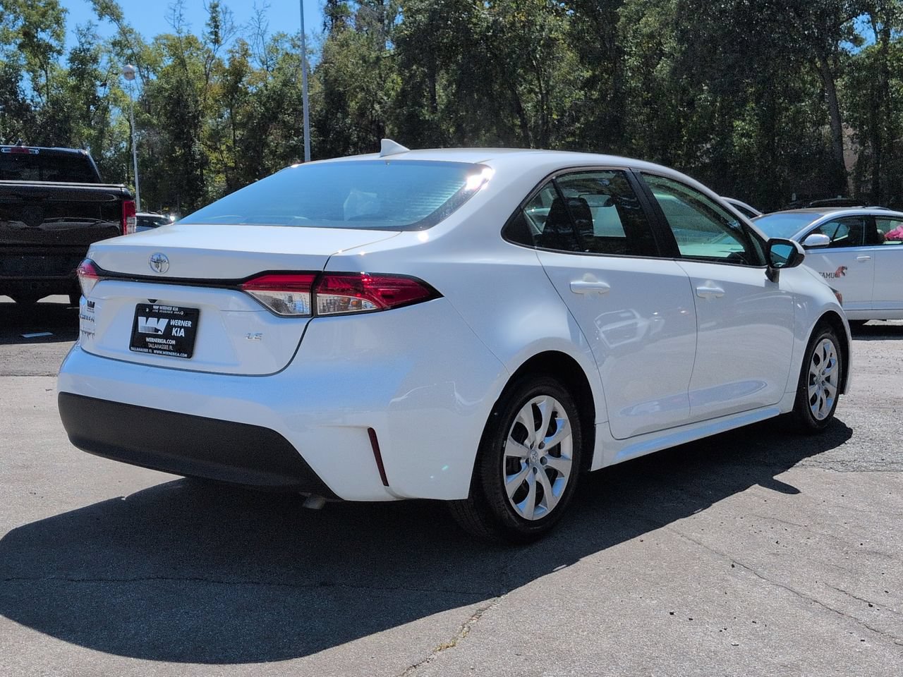 Used 2024 Toyota Corolla LE FWD image 5