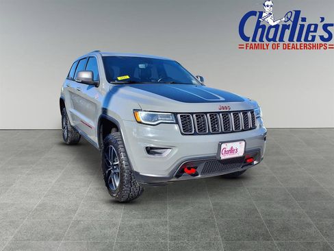 Used 2021 Jeep Grand Cherokee Limited w/ Luxury Group II image 3