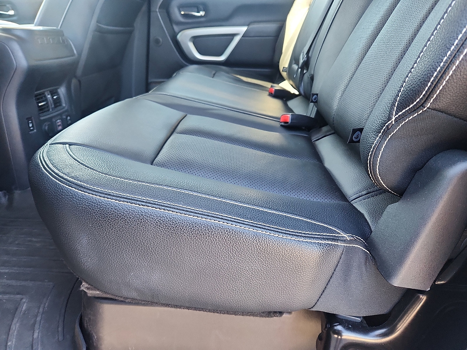 Used 2019 Nissan Titan PRO-4X w/ Pro-4x Convenience Package AWD/4WD image 25