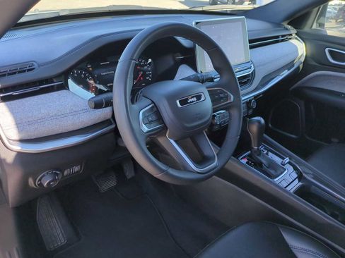 Used 2024 Jeep Compass Latitude image 10