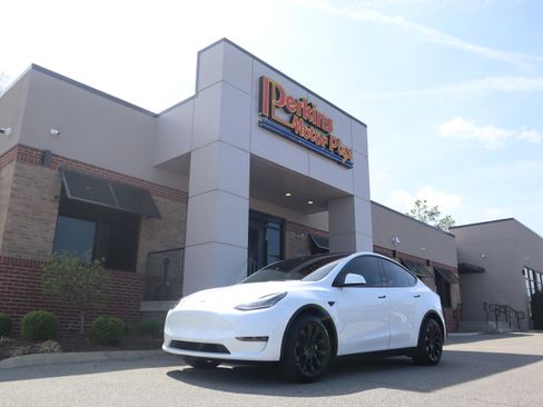 Used 2022 Tesla Model Y Long Range image 29