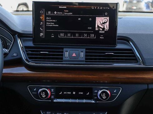 Used 2023 Audi Q5 2.0T Premium w/ Convenience Package image 17