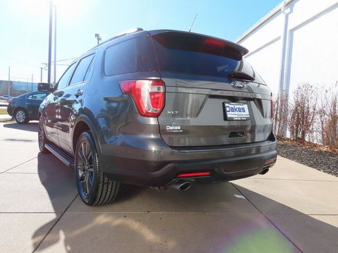 Used 2018 Ford Explorer XLT w/ Equipment Group 202A image 5