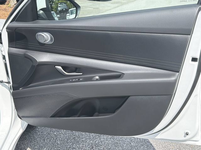 New 2026 Hyundai Elantra Hybrid FWD image 16