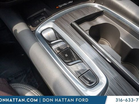 Used 2023 Buick Enclave Essence AWD/4WD image 10