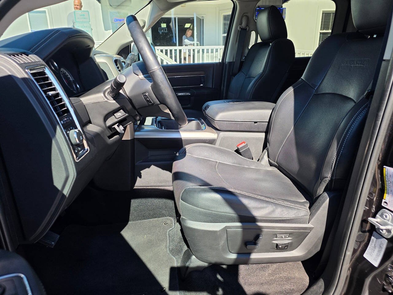Used 2017 RAM 2500 Laramie w/ Sport Appearance Group AWD/4WD image 18