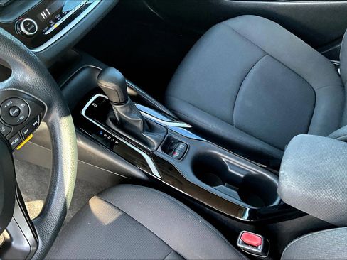 Used 2020 Toyota Corolla LE image 12