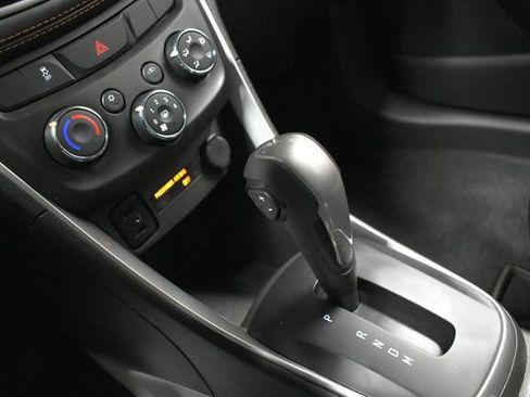 Certified 2022 Chevrolet Trax LT w/ LT Convenience Package FWD image 18