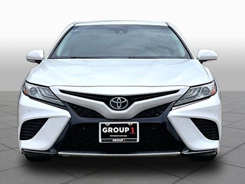 Used 2018 Toyota Camry XSE FWD image 4