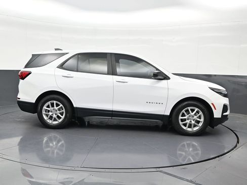 Used 2023 Chevrolet Equinox LS FWD image 7