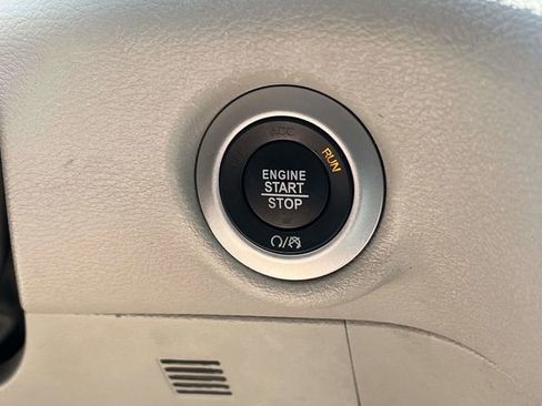 Used 2024 Chrysler Pacifica Touring-L FWD image 32