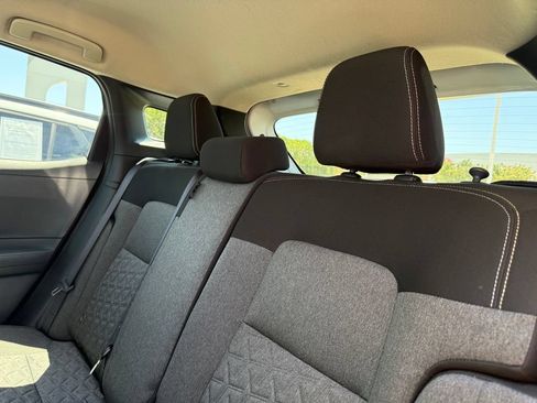 Used 2025 Nissan Kicks SV FWD image 16