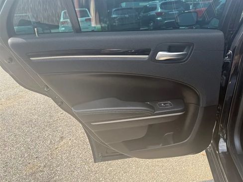 Used 2019 Chrysler 300 S RWD image 32
