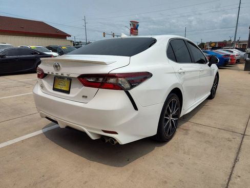 Used 2021 Toyota Camry SE FWD image 4
