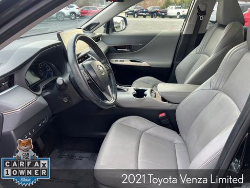 Used 2021 Toyota Venza Limited image 18
