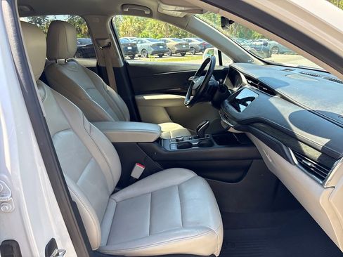Used 2020 Cadillac XT4 Premium Luxury w/ Cold Weather Package FWD image 32