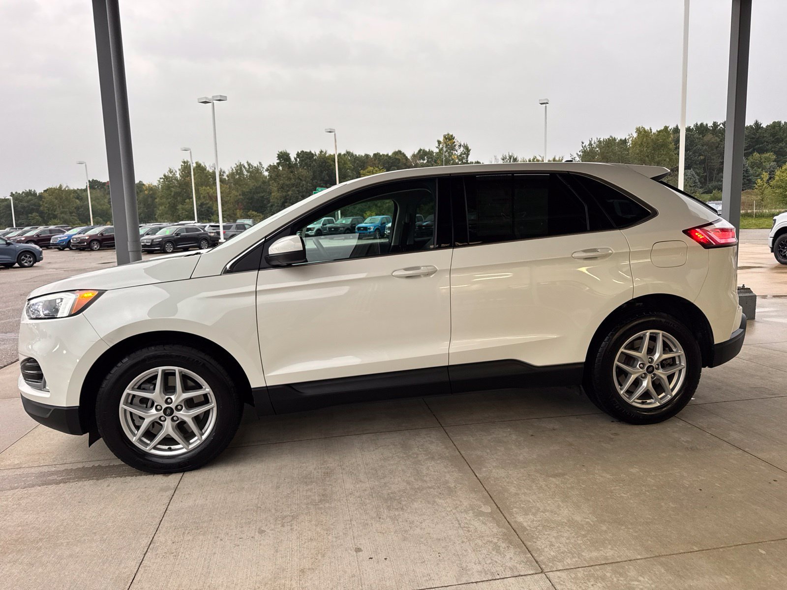 Certified 2024 Ford Edge SEL w/ Convenience Package AWD/4WD image 4
