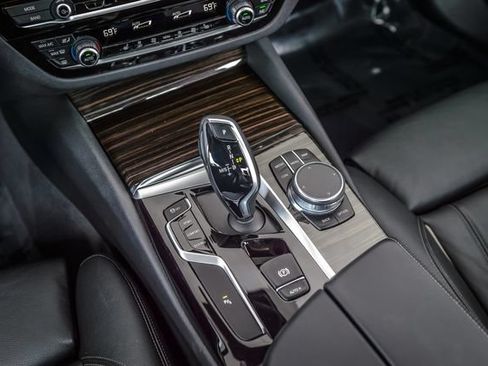 Used 2019 BMW 530i w/ Convenience Package RWD image 34