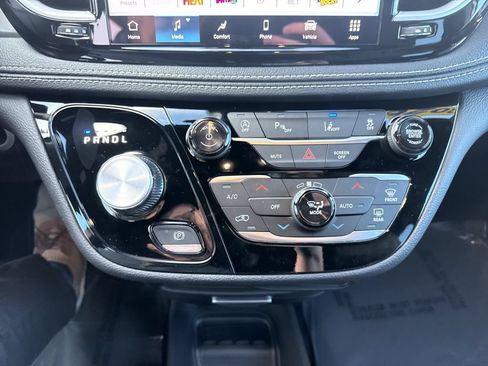 New 2026 Chrysler Pacifica Select AWD/4WD image 17
