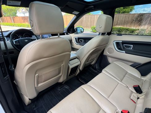 Used 2019 Land Rover Discovery Sport HSE image 31