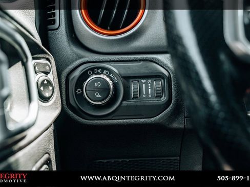 Used 2020 Jeep Gladiator Mojave AWD/4WD image 29