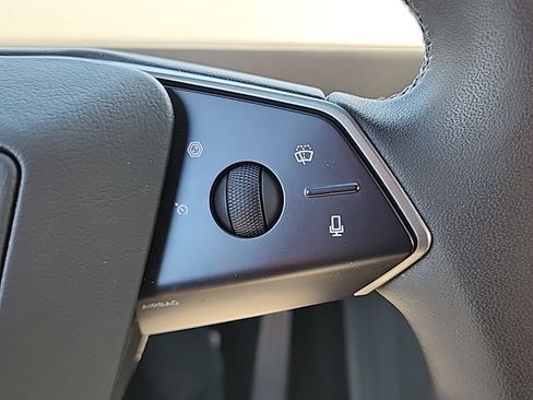 Used 2025 Tesla Cybertruck AWD Crew Cab image 36