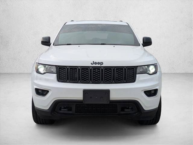 Used 2019 Jeep Grand Cherokee Laredo AWD/4WD image 2