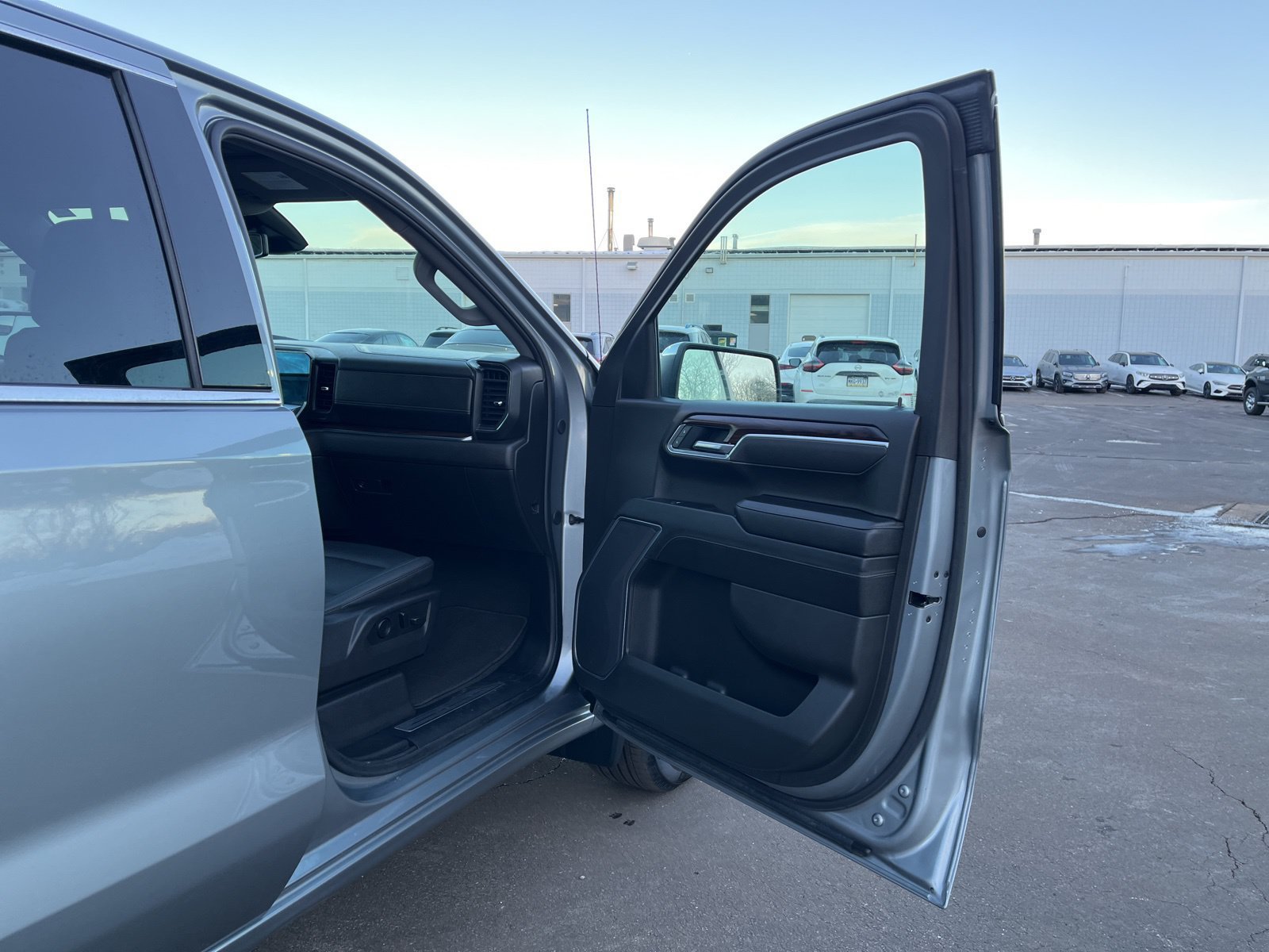 Used 2025 GMC Sierra 1500 SLT AWD/4WD image 21