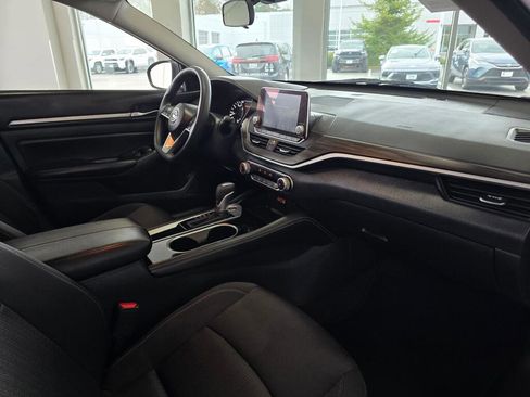 Used 2023 Nissan Altima 2.5 SV FWD image 46