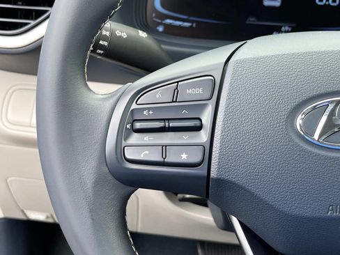 Used 2023 Hyundai Venue Limited FWD image 28