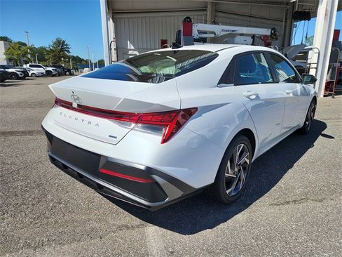 New 2025 Hyundai Elantra Limited image 3