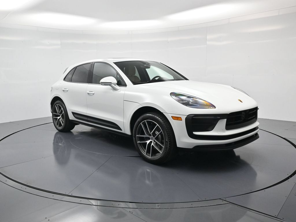 Certified 2026 Porsche Macan AWD/4WD image 32