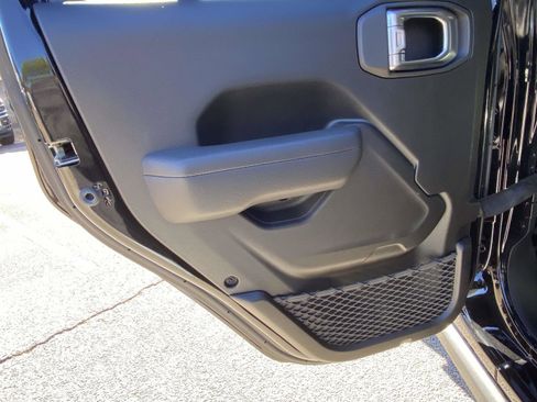 Certified 2025 Jeep Gladiator Mojave w/ Safety Group image 16