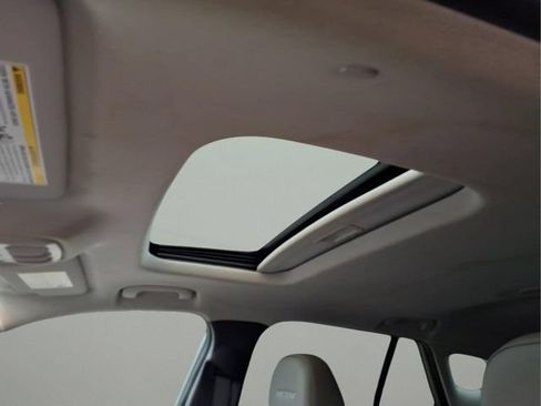Used 2025 Chevrolet Trax ACTIV w/ Sunroof Package FWD image 12
