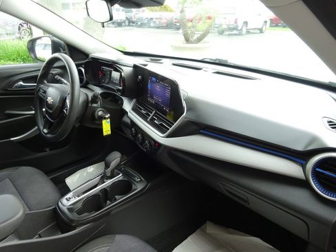 Certified 2024 Chevrolet Trax LS FWD image 17
